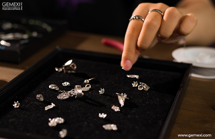 How to Manage Small Jewelry Business Inventory During the Holidays?
