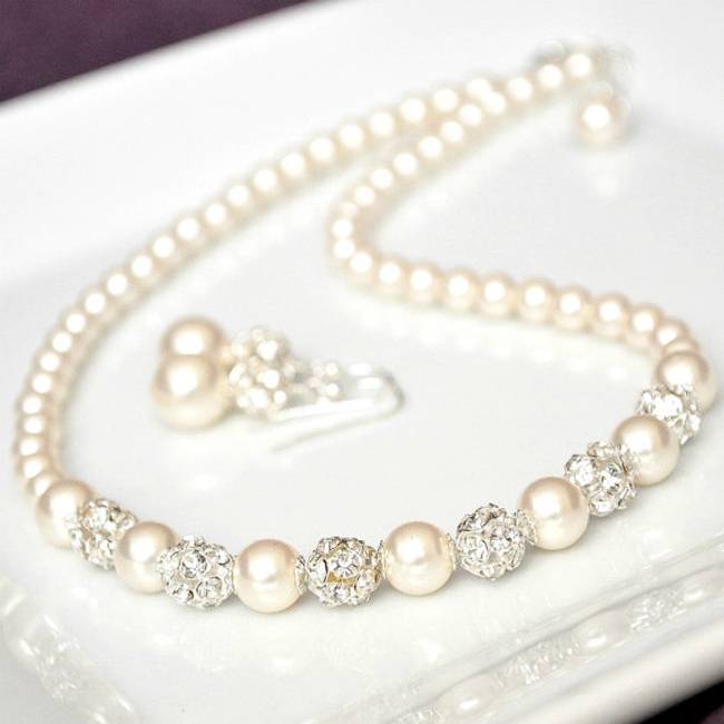 pearls with beading design of jewelry for wedding day