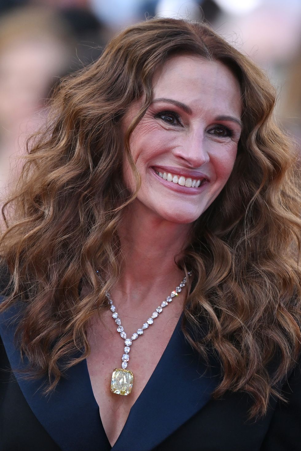 Julia Roberts in Chopard Necklace Featuring 100 Carats Yellow Diamond