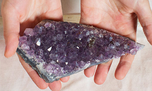 how to tell if a amethyst crystal is real