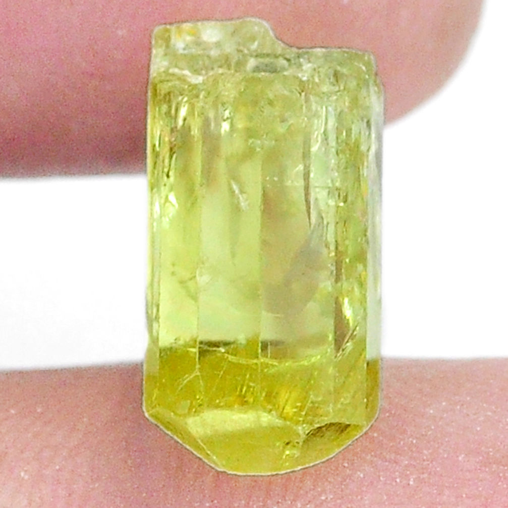 Natural 12.40cts apatite (madagascar) green rough 17x9 mm loose gemstone s8957