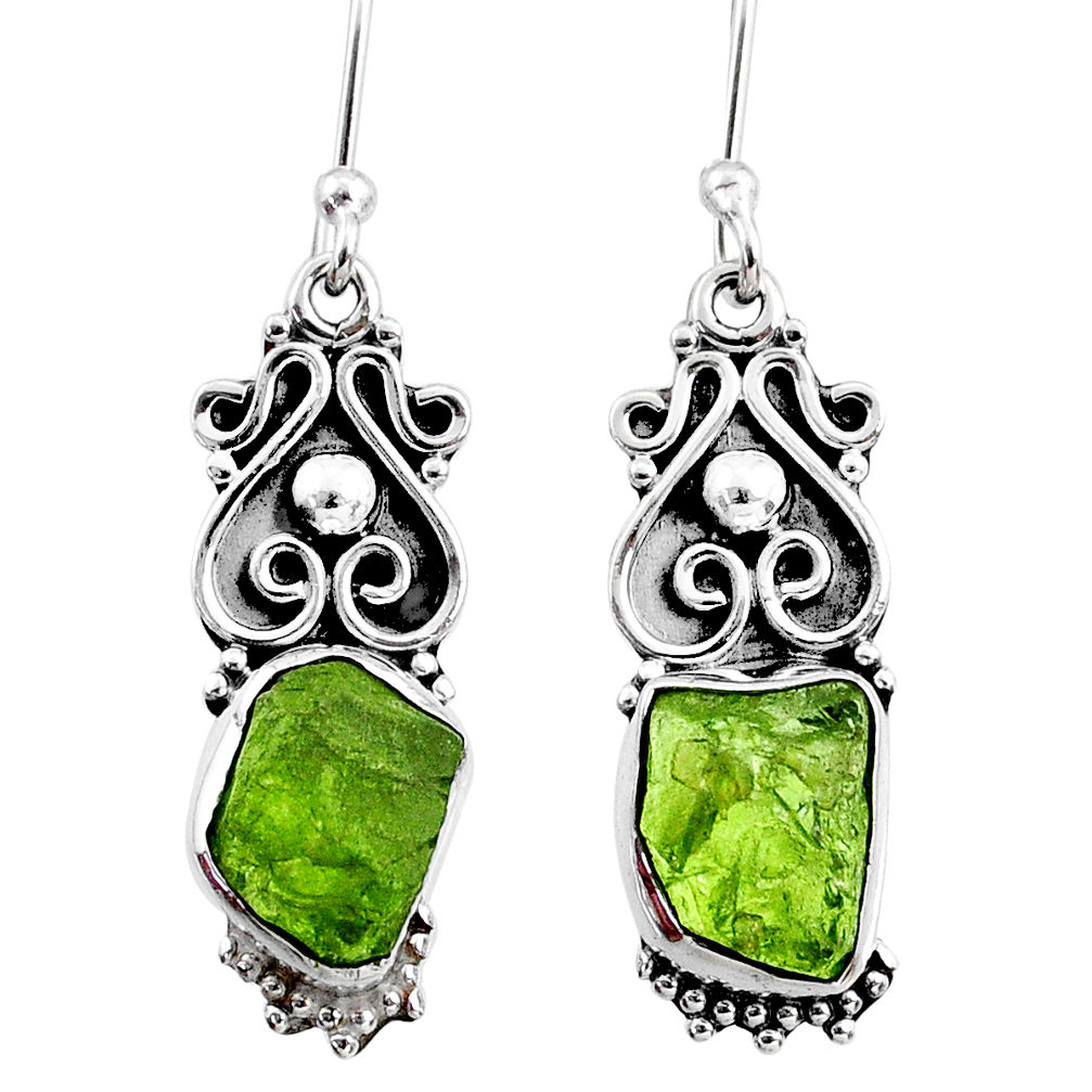 8.99cts natural green raw peridot crystal silver dangle earrings r65946