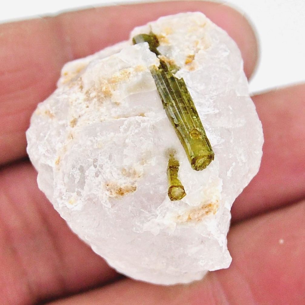 Natural 110.15cts tourmaline in quartz green rough 31x27mm loose gemstone s19042