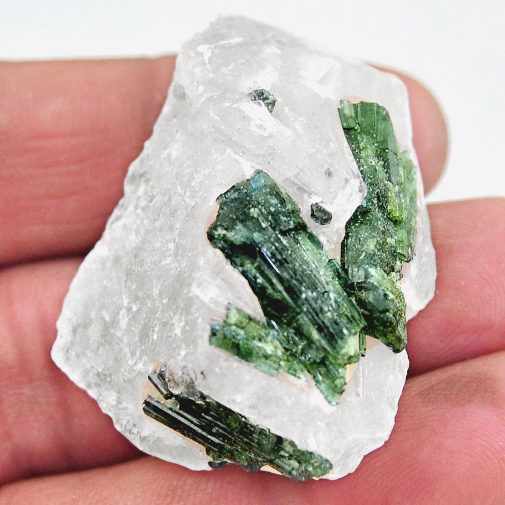 Natural 101.15cts tourmaline in quartz green rough 41x30mm loose gemstone s19049