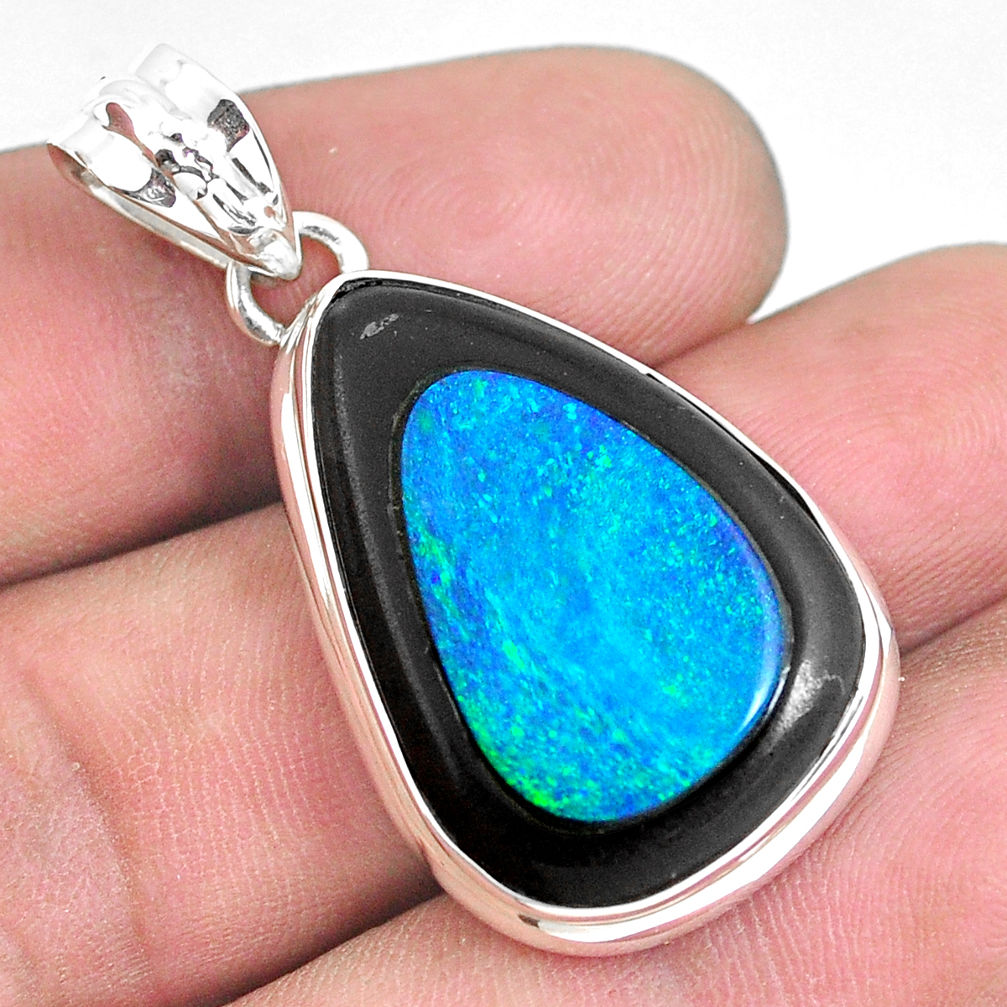 925 sterling silver 21.48cts natural green doublet opal in onyx pendant p53616
