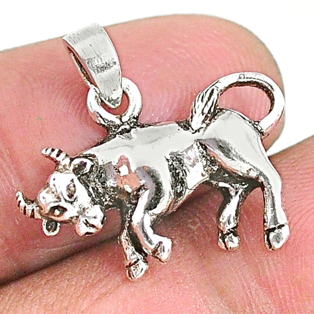 2.27gms indonesian bali style solid 925 sterling silver bull charm pendant t6288