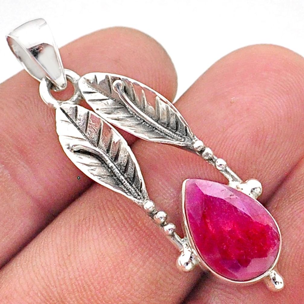 5.29cts southwestern style natural red ruby silver deltoid leaf pendant t61962