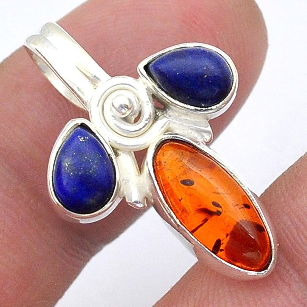 5.53cts natural baltic amber (poland) lapis lazuli 925 silver pendant u61526