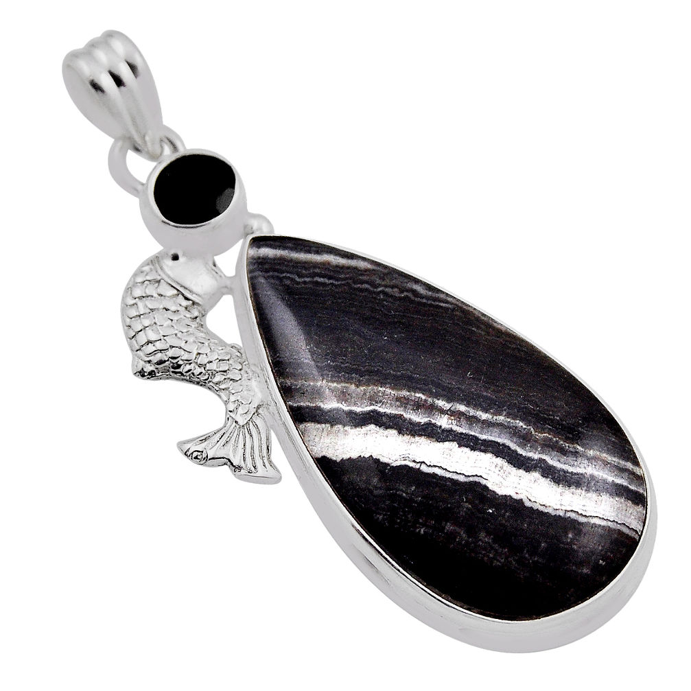 26.70cts natural black banded oil shale pear onyx 925 silver fish pendant n24948