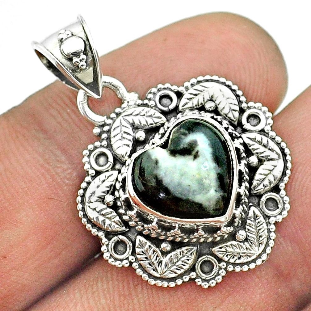 5.15cts natural black chrysanthemum 925 sterling silver heart pendant t56157
