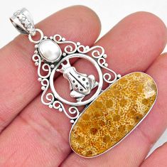 19.07cts natural fossil coral petoskey stone pearl silver frog pendant y21170
