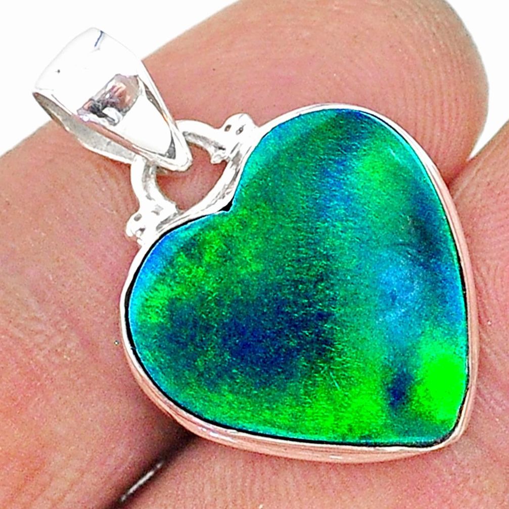 8.38cts northern lights aurora opal (lab) heart 925 silver pendant t17026