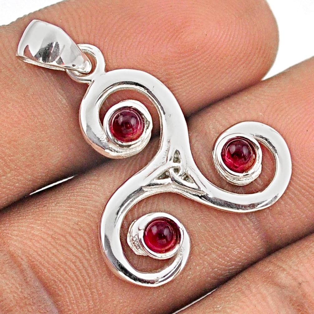 1.30cts triskelion knot natural red garnet 925 sterling silver pendant t89153