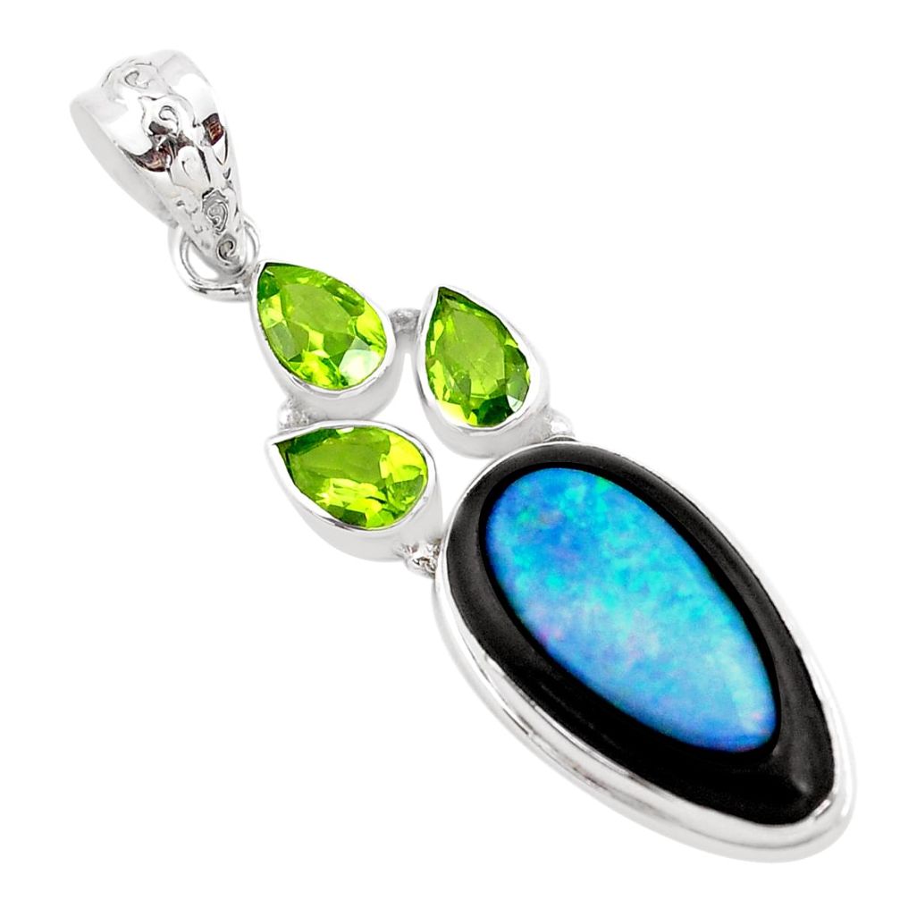 16.70cts natural blue doublet opal in onyx peridot 925 silver pendant p53742