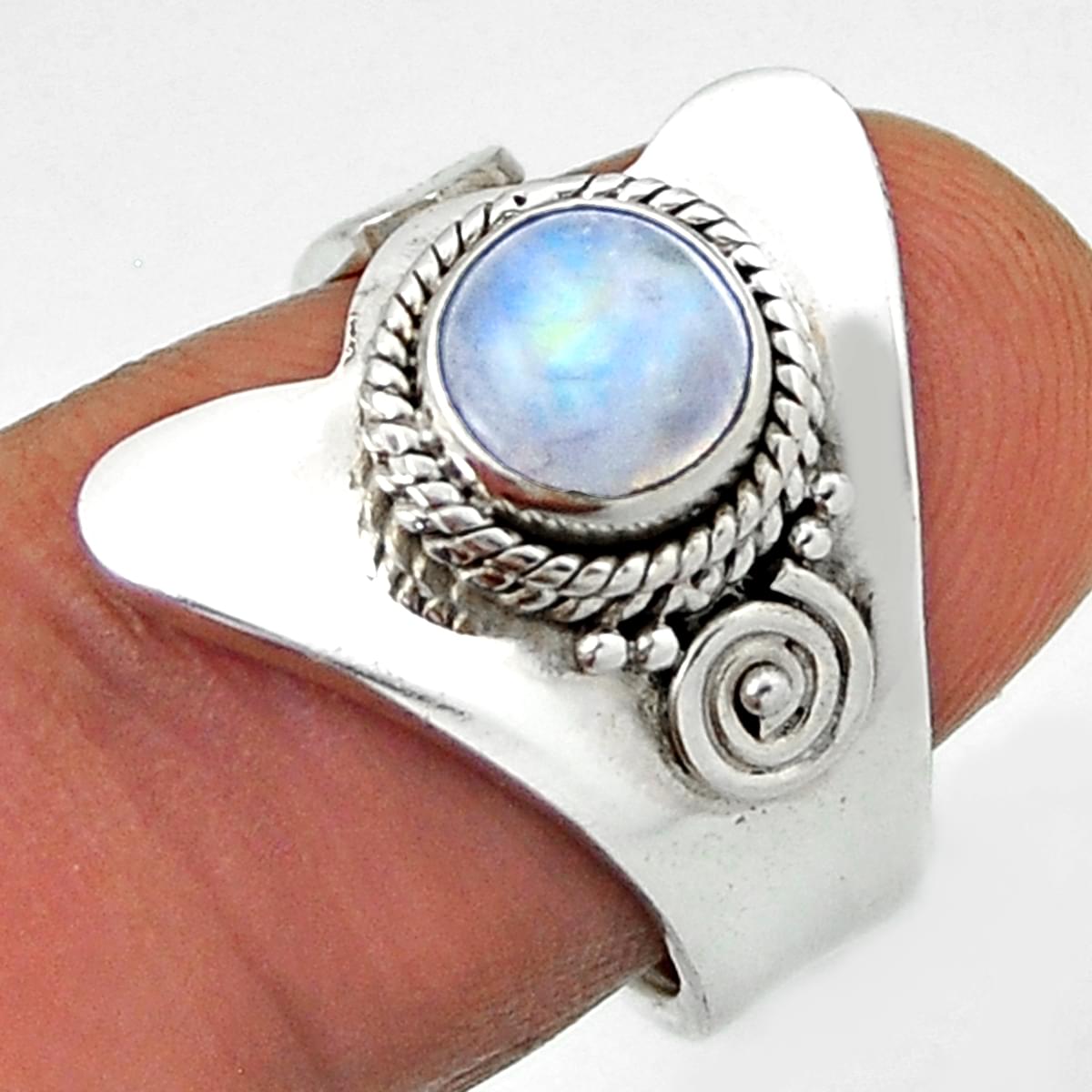 925 Silver Solitaire Rainbow Moonstone Adjustable Ring Size 925 Silver Solitaire Rainbow Moonstone Adjustable Ring Size