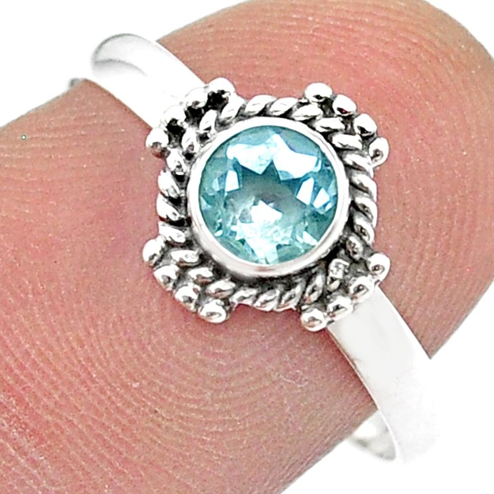 0.80cts faceted natural blue topaz round sterling silver ring size 8.5 u51555