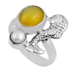 4.93cts natural yellow olive opal white pearl silver fish ring size 6.5 n25848